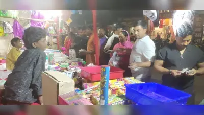 होली को लेकर बाजारों में बढ़ा रौनक, जम कर हुई रंगों-पिचकारी की खरीदारी