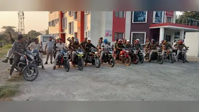 ठाकुरगंगटी में शांति और सौहार्द के साथ होली मनाने के लिए किया फ्लैग मार्च