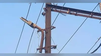 पथरगामा के कलाली मोड़ पर खराब वेपर लाइट से बढ़ी अंधेरे की समस्या