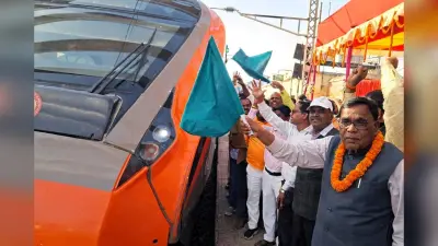 Giridih News :हजारीबाग रोड स्टेशन पर रांची-वाराणसी वंदे भारत एक्सप्रेस का ठहराव शुरू