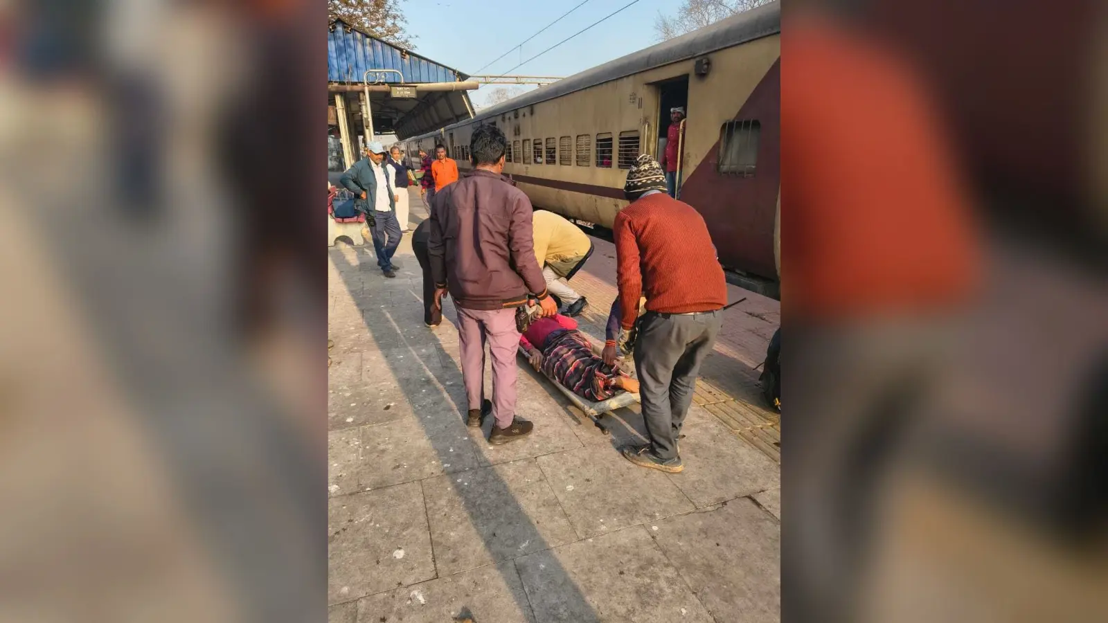 Dhanbad News: ट्रेन में उतरने में फिसला पैर, युवक घायल, हालत गंभीर