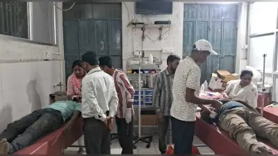 इ-रिक्शा व बाइक की टक्कर में दो युवक घायल
