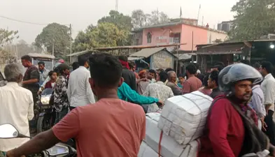बालूघाट में दो बाइक की टक्कर में दोनों चालक घायल