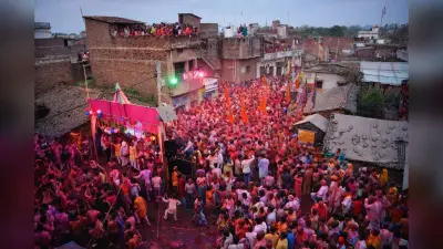 बड़हिया के खुटहा में पारंपरिक तरीके से खेली गयी होली