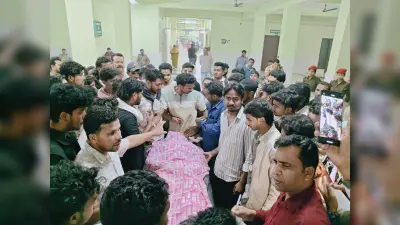 कोलासी पुल पर दो बाइकों की टक्कर में युवक की मौत, दो घायल