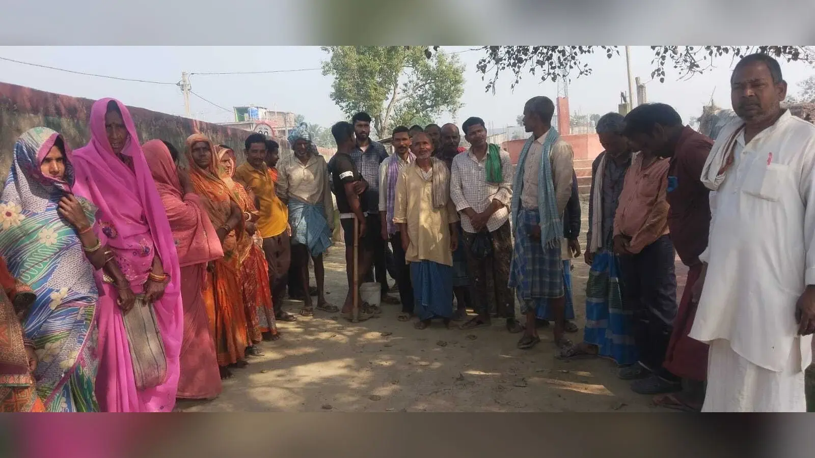 नहर में पानी नहीं छोड़े जाने से भड़के किसान, किया प्रदर्शन
