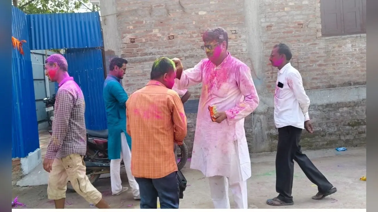 पौआखाली में साम्प्रदायिक सौहार्द के साथ मनी होली