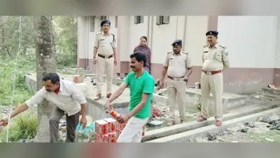 जब्त की गयी देसी व विदेशी शराब की गयी नष्ट