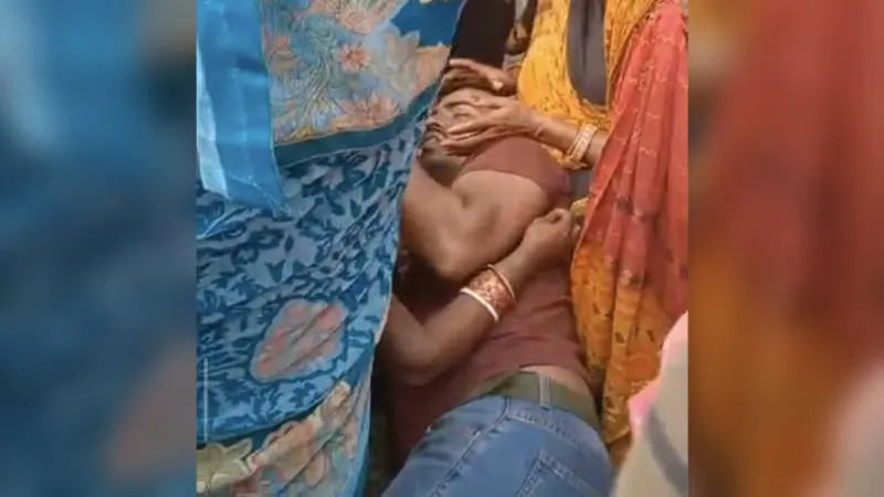 एसएसबी जवानों की पिटाई से युवक गंभीर, लोगों ने किया हंगामा