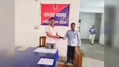 तीन लोगों के खोये मोबाइल को पुलिस ने बरामद कर सौंपा