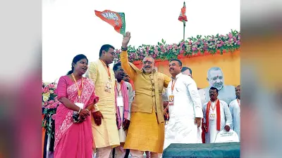 घुसपैठियों को बचाने के लिए ममता का धरना : गिरिराज