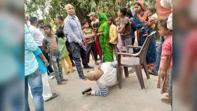 गोला चौक पर दो बाइक की टक्कर, युवक गंभीर रूप से घायल