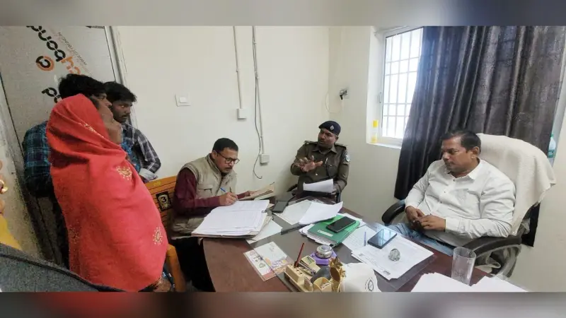 अंचल कार्यालय के जनता दरबार में आये 10 मामले
