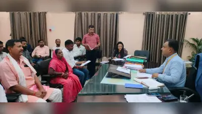 पंचायत सरकार भवन निर्माण के लिए शीघ्र कराये भूमि उपलब्ध : डीएम