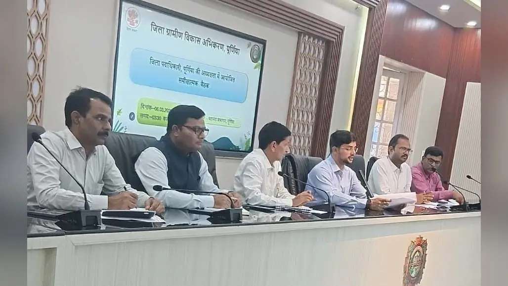 पंचायत सरकार भवनों का निर्माण शीघ्र पूरा करने का निर्देश