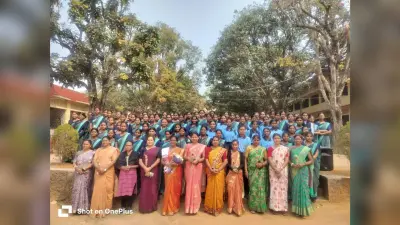 सम्मानित किये गये महिला शिक्षक व कर्मी
