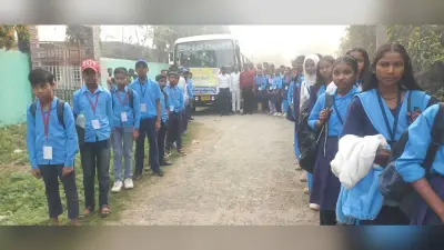शैक्षणिक परिभ्रमण को लेकर छात्र पहुंचे अररिया के फारबिसगंज