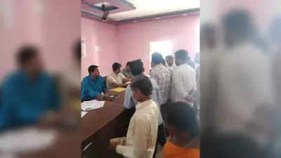 जमीनी विवाद के निपटारे को लेकर अंचल कार्यालय में लगा जनता दरबार