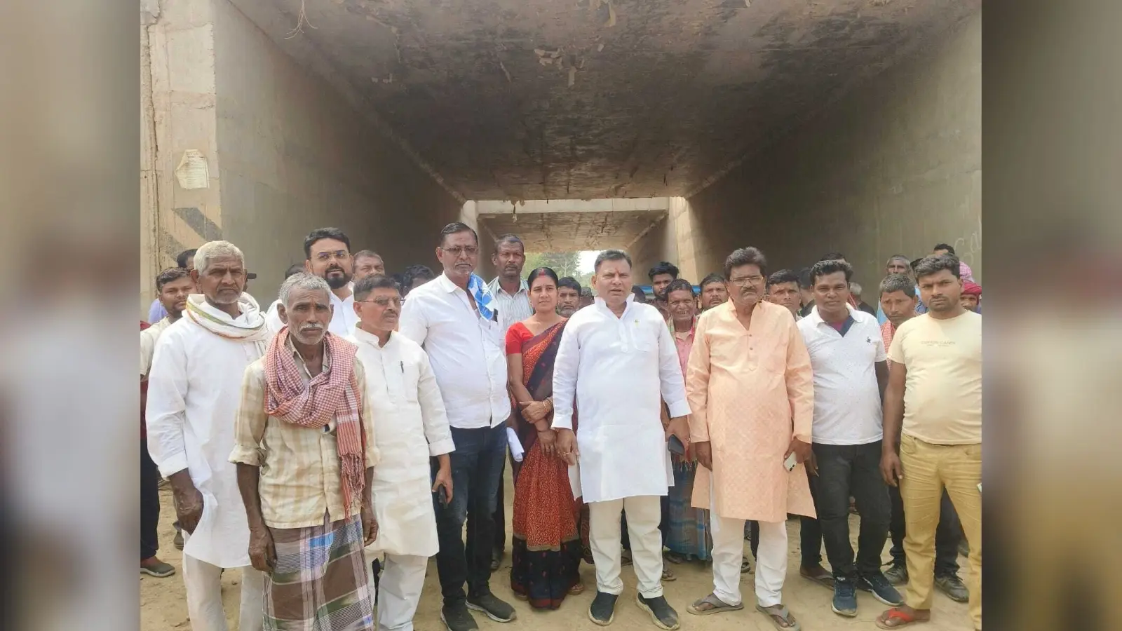 मिर्जाचौकी फोरलेन पर खड़िया-अमैया पथ का संपर्क पथ नहीं दिये जाने का विरोध