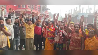 वेतन बढ़ोतरी को लेकर सफाई कर्मियों का प्रदर्शन