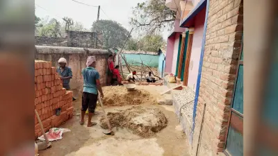 पुलिस की पहल पर रामपुर रेलवे कॉलोनी के रास्ते की हो रही घेराबंदी
