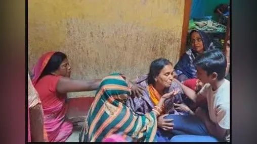 Giridih News :एसयूवी की ठोकर से घर के पास बाइक सवार अधेड़ की मौत