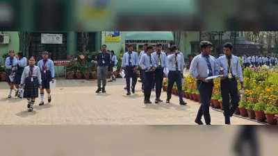 Bokaro News : हिस्ट्री से खुश दिखे विद्यार्थी, पॉलिटिकल साइंस ने उलझाया