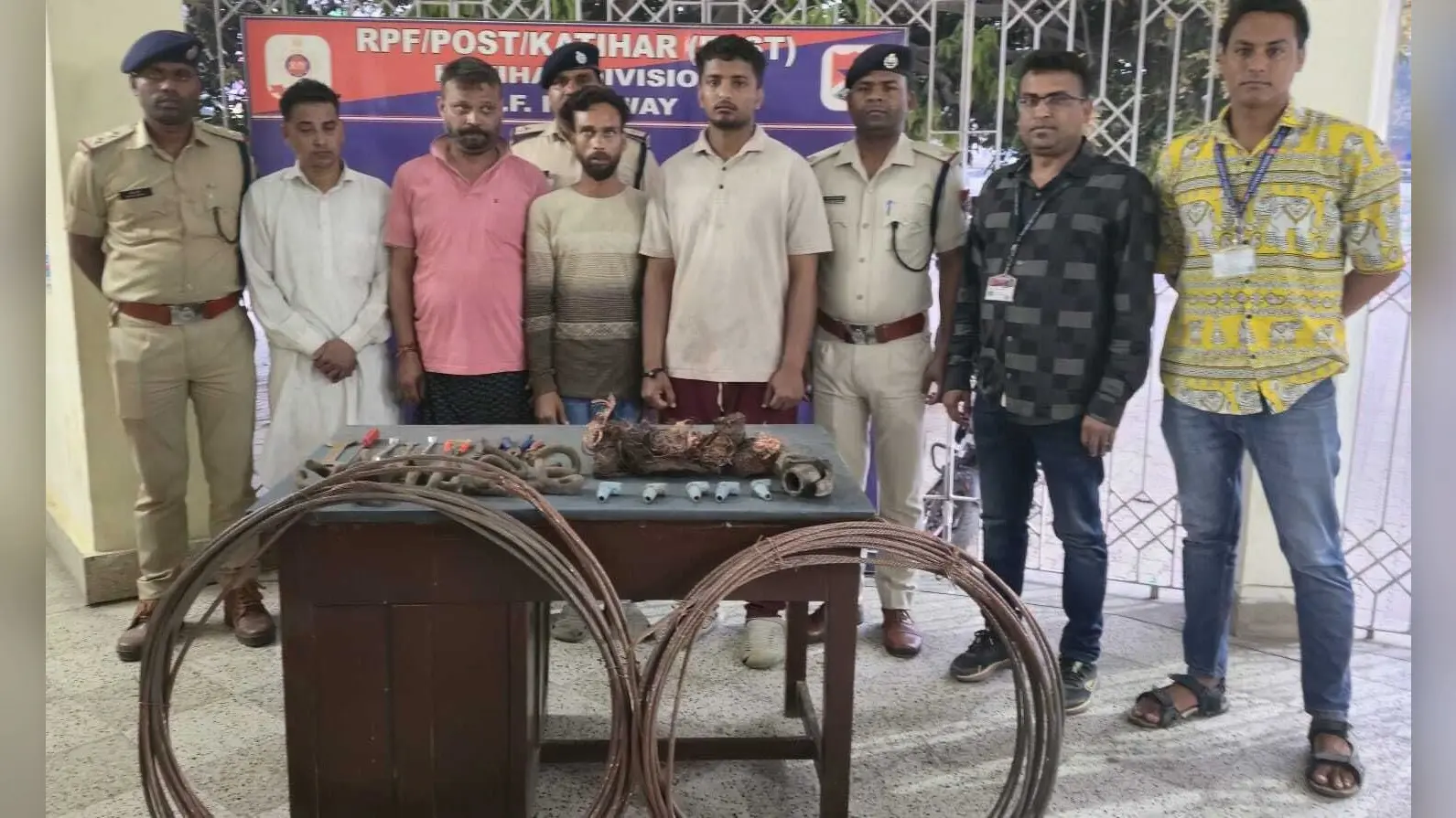 चोरी का रेलवे तार बरामद, चार आरोपित गिरफ्तार