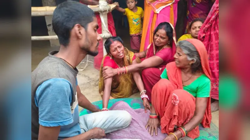 ट्रैक्टर से हुई टक्कर में बाइक चालक की मौत, सवार गंभीर
