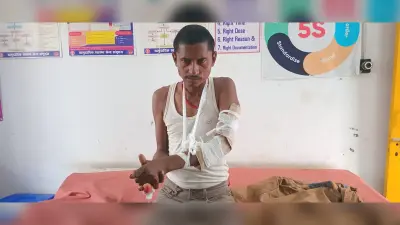 ई-रिक्शा पलटने से युवक जख्मी, रेफर