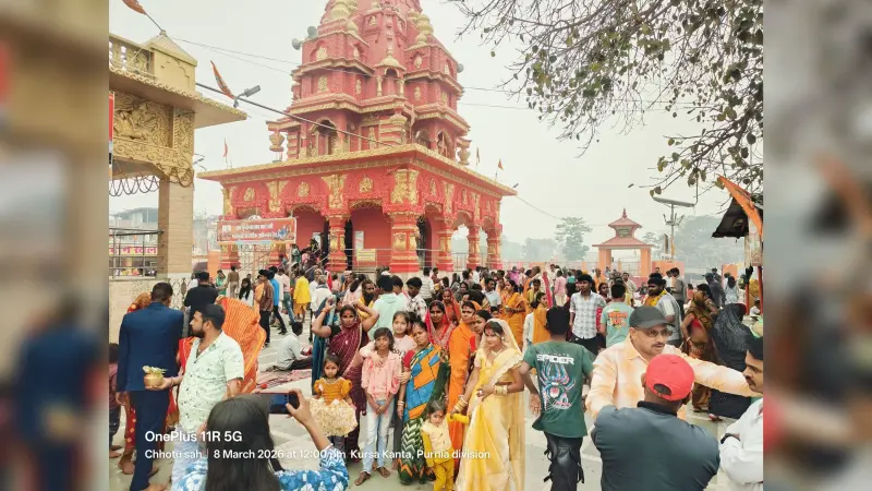 हजारों श्रद्धालुओं ने किया जलाभिषेक