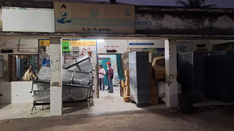 पीएचसी में में उपस्कर रखने तक की जगह नहीं