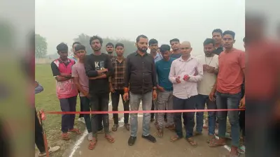 पूर्व मुखिया ने किया क्रिकेट टूर्नामेंट का उद्घाटन