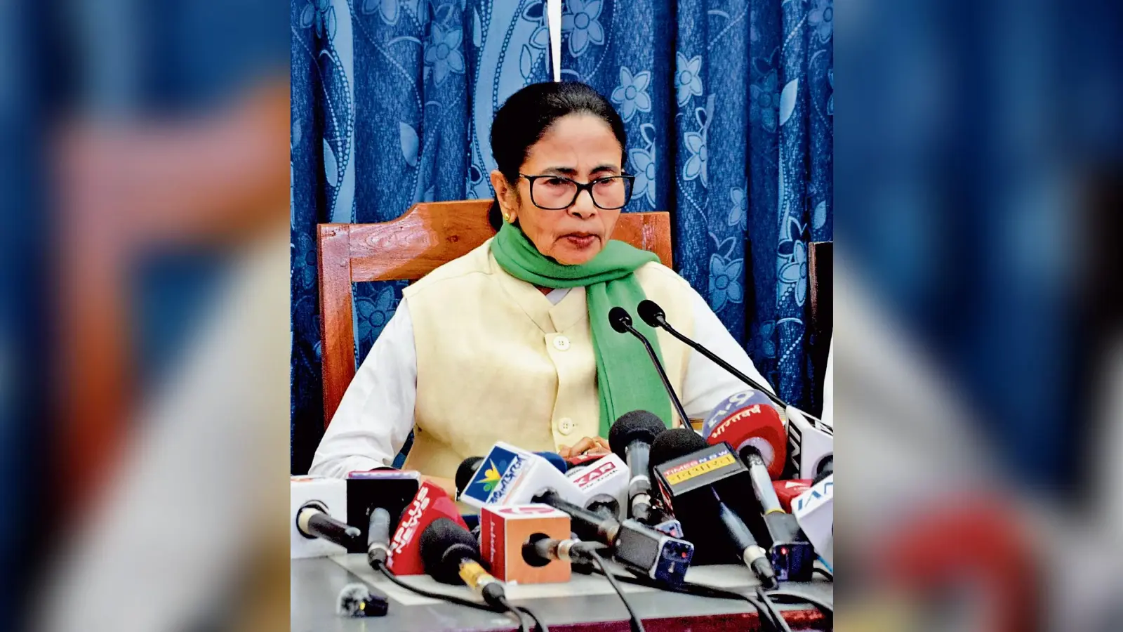 राज्य में राष्ट्रपति शासन और अघोषित आपातकाल जैसे हालात : ममता