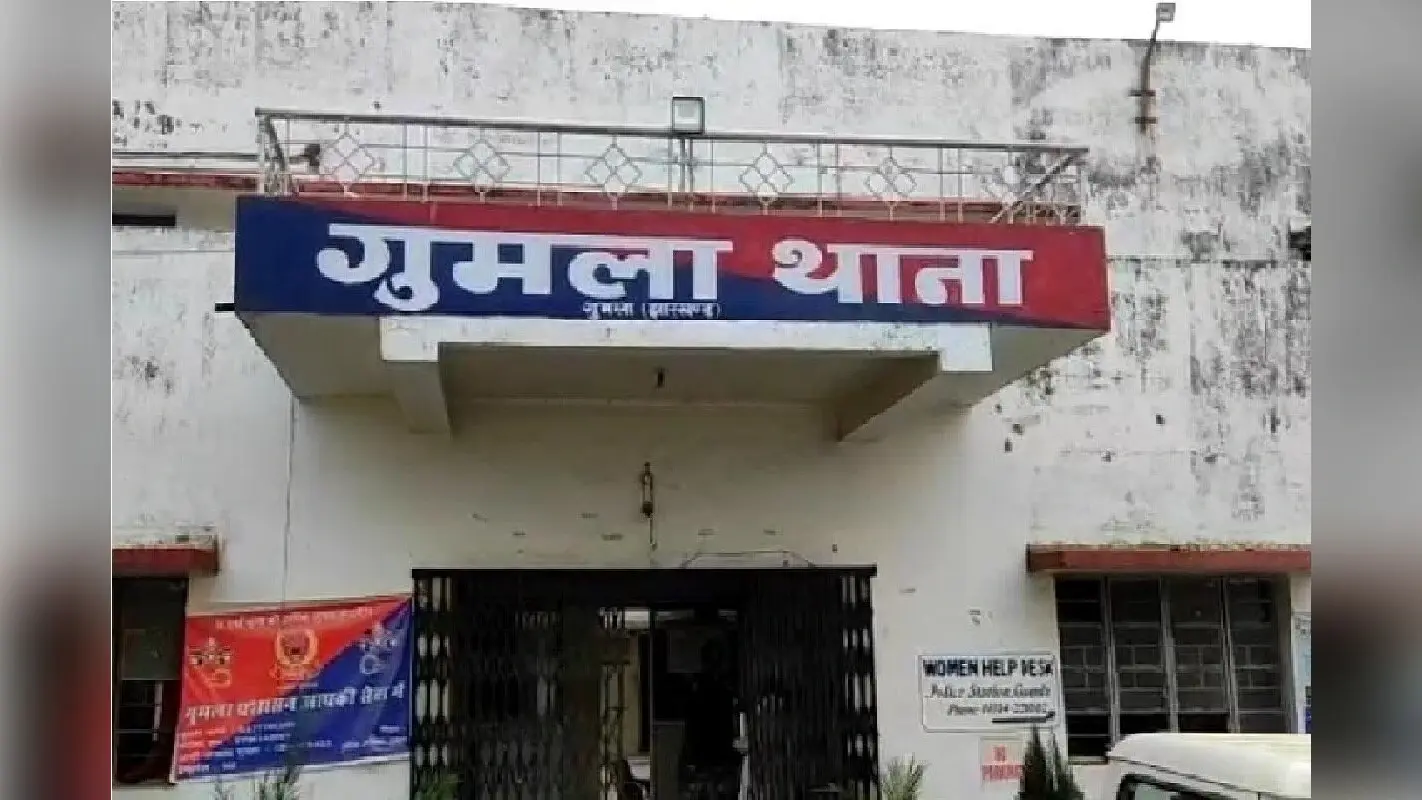 गुमला में बच्चा चोरी की अफवाह पर बवाल, दो ग्रामीणों की पिटाई, पुलिस ने बचाई जान