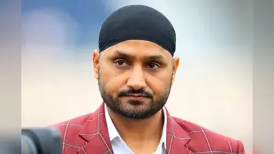 कमेंट्री पर सवाल उठाने पर भड़के हरभजन सिंह, फैन के साथ की गाली गलौज