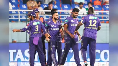 बैसाखी के सहारे अवॉर्ड लेने पहुंचा KKR का यह गेंदबाज, IPL 2026 से बाहर होना तय!