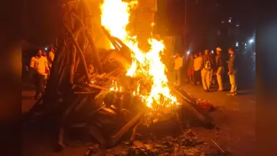 बिहार में शुभ मुहूर्त में हुआ होलिका दहन, आधी रात पुलिस और फायर ब्रिगेड की टीम रही अलर्ट
