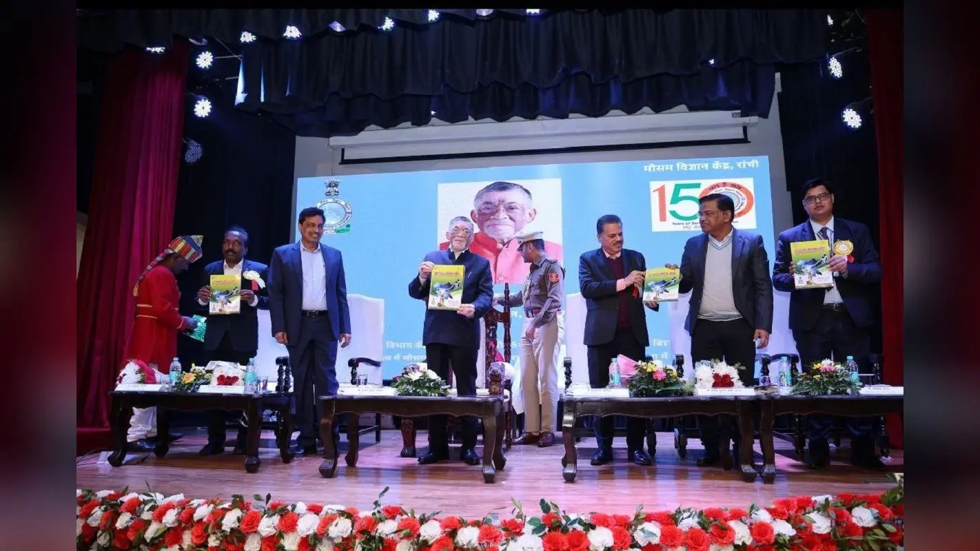 मौसम विभाग रांची की पत्रिका ‘झारखंड मौसम दर्पण’ को दो राष्ट्रीय पुरस्कार, राज्यपाल के हाथों विमोचन