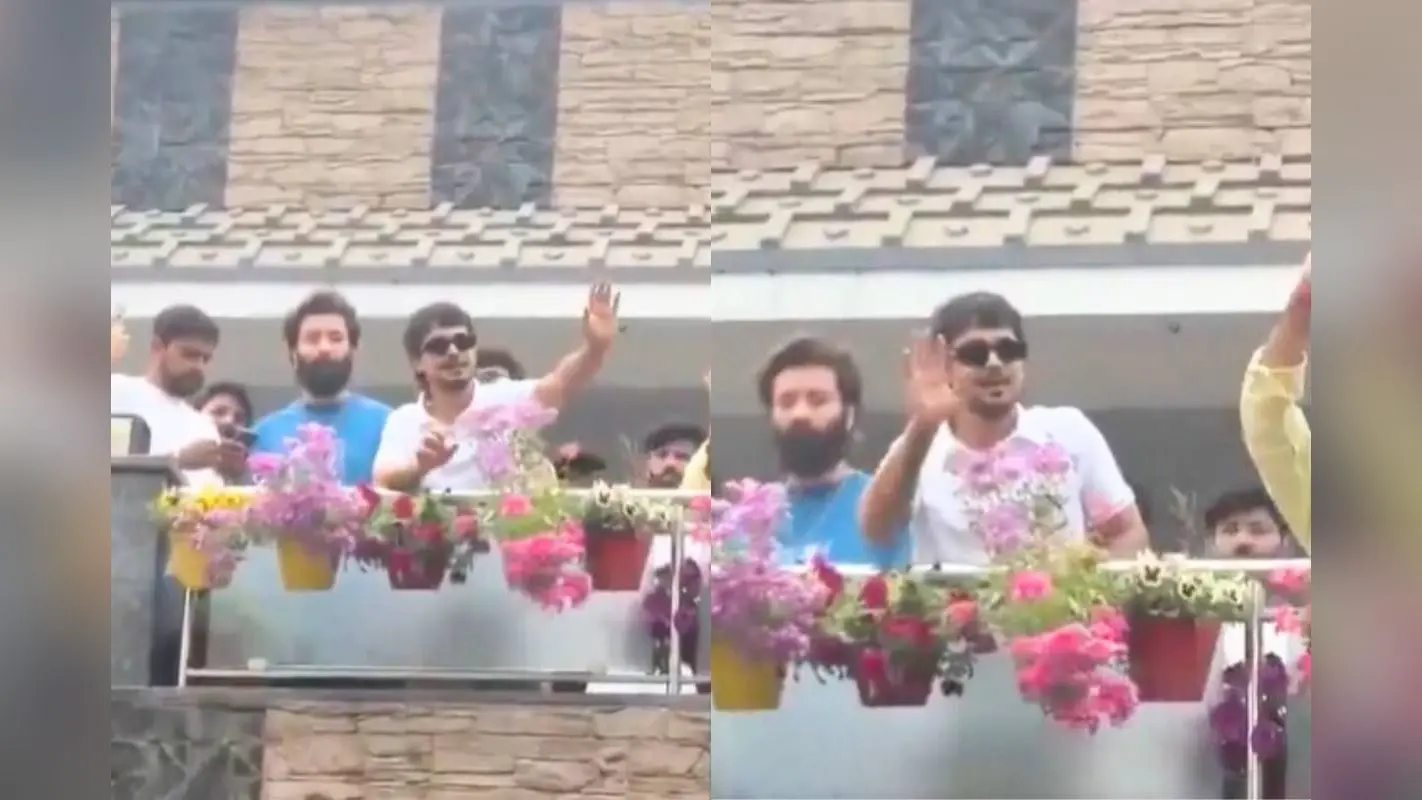 पटना में शाहरुख खान बने ईशान किशन, घर के बाहर लगी फैंस की भीड़