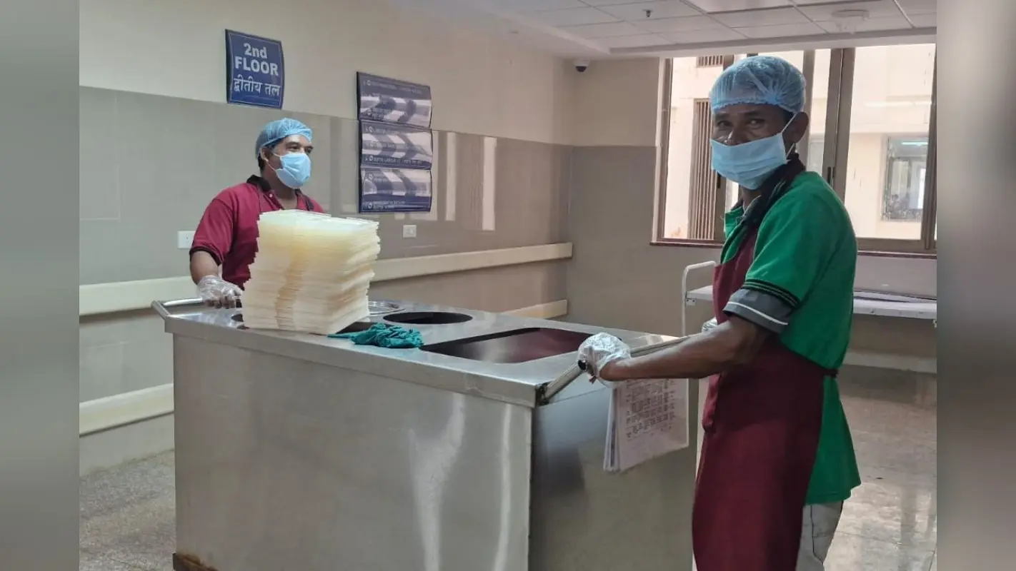 गैस की कमी से मरीजों की थाली पर संकट! कोल्हान के अस्पतालों में कुछ ही दिनों का बचा स्टॉक