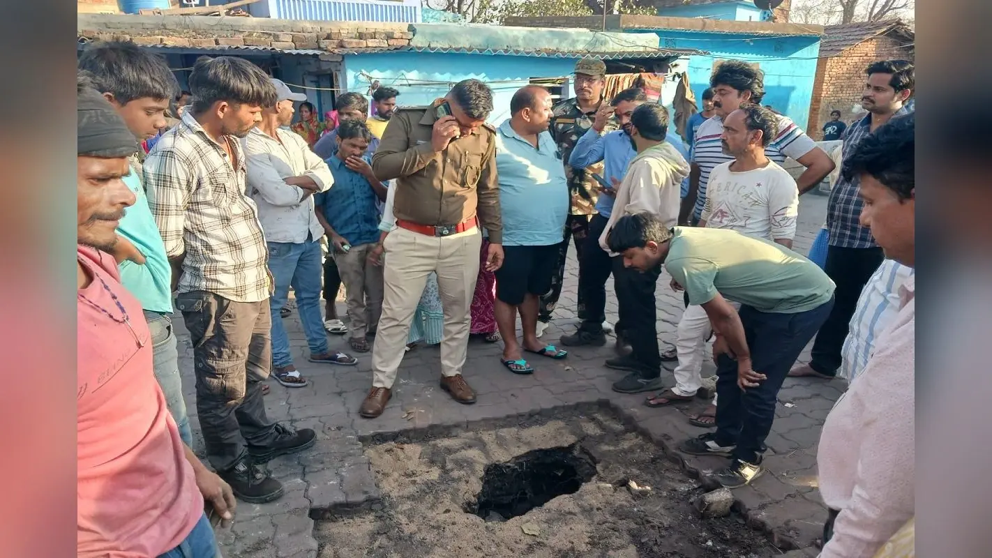 धनबाद के झरिया के भौंरा 6 नंबर में जमीन धंसी, गोफ बनने से मची अफरा-तफरी