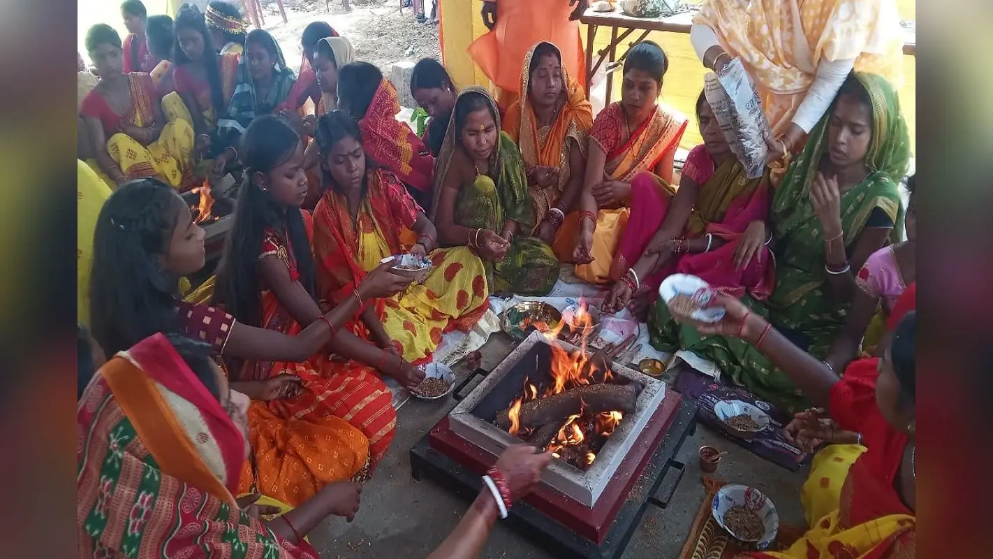 खरसावां में पांच कुंडीय गायत्री महायज्ञ का समापन, गायत्री मंत्रों से गूंजा बड़ाबांबो