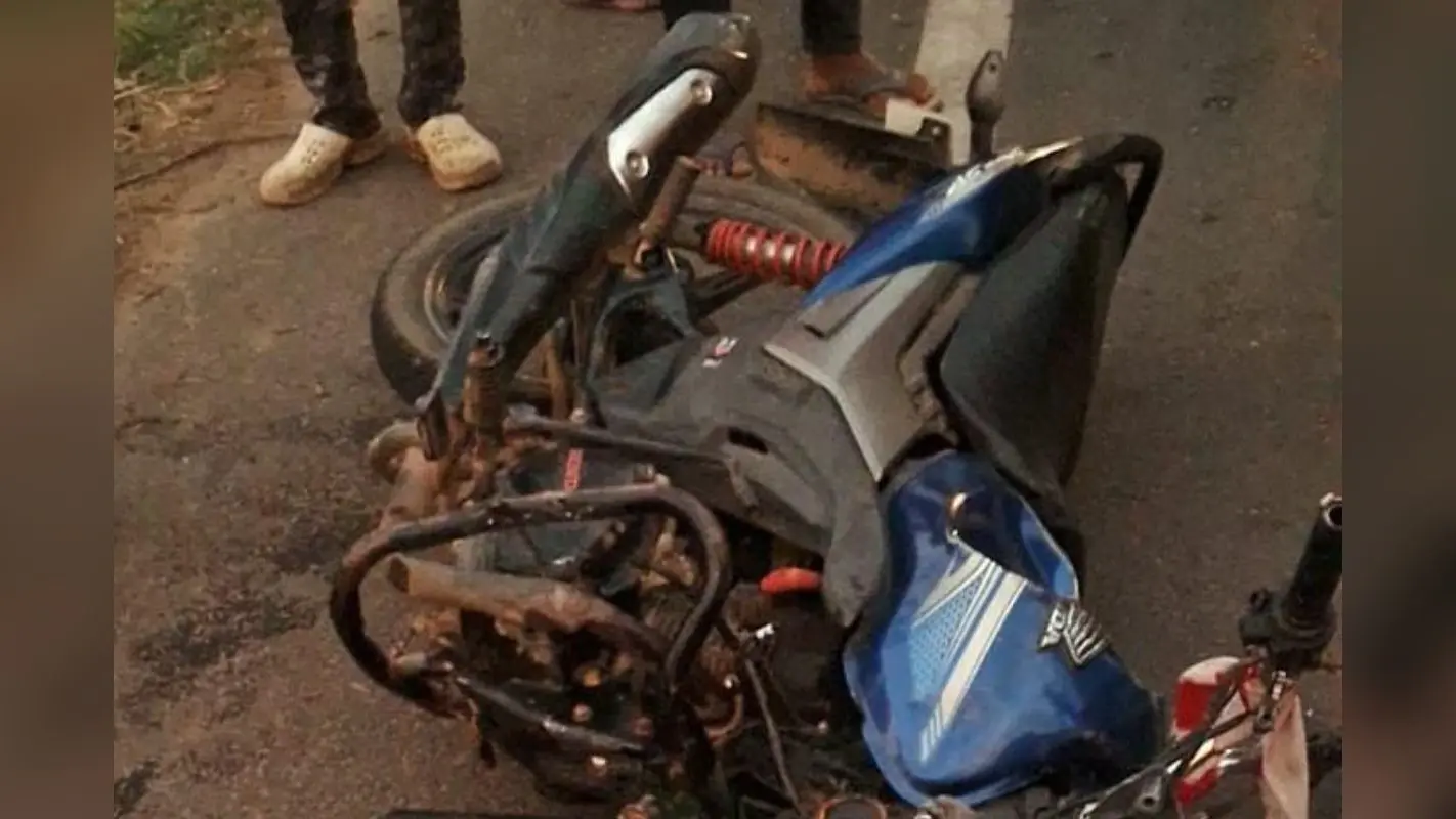 लोहरदगा में दो परिवारों के बुझे चिराग, NH पर तेज रफ्तार ने छीनी दो की जान, एक लड़ रहा जिंदगी की जंग