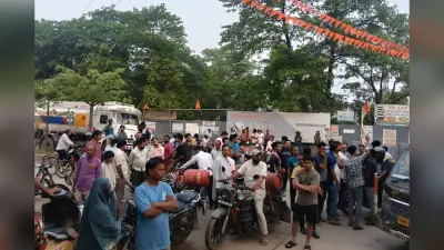 पटना में LPG सिलेंडर के लिए जमकर हंगामा, NH किया जाम, नंबर आने पर भी नहीं हो रही डिलीवरी