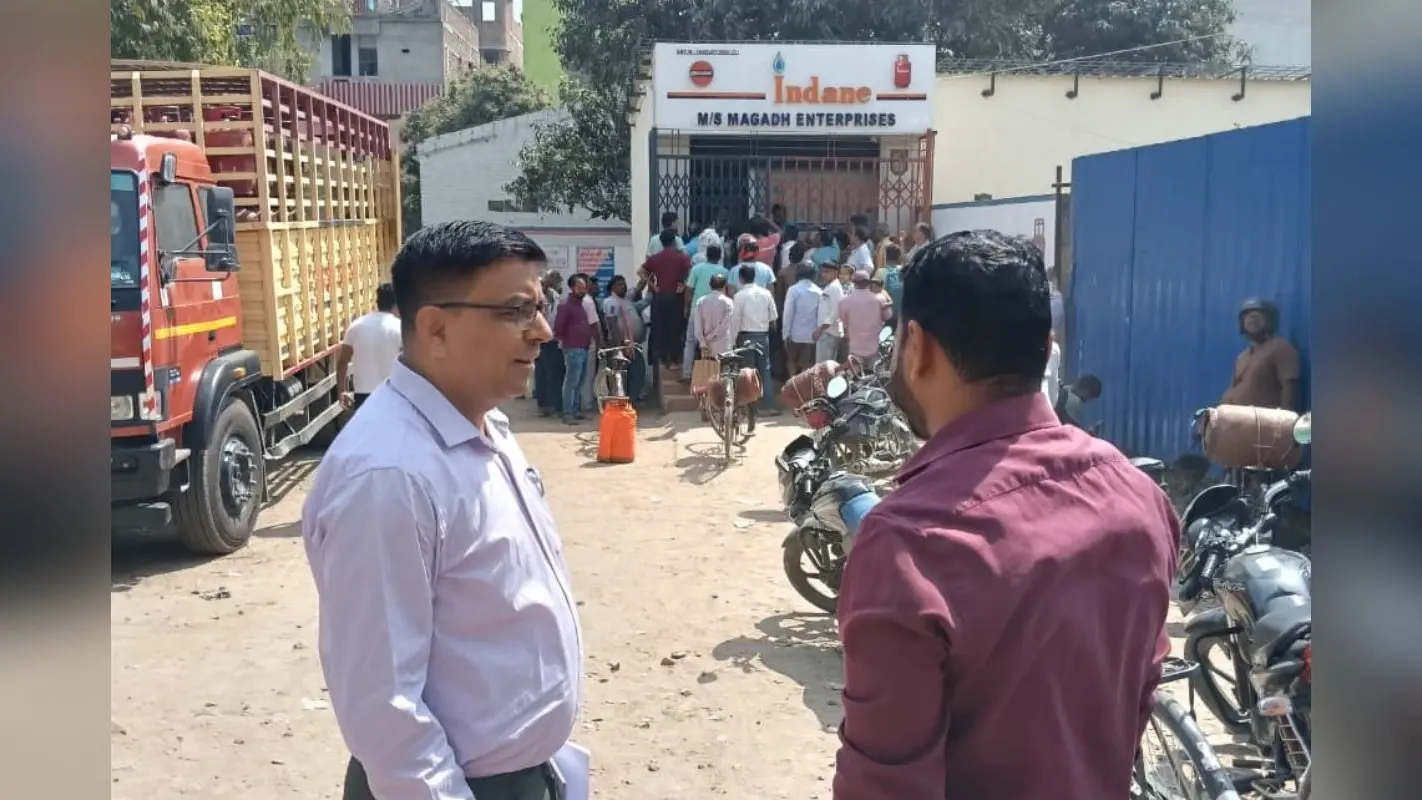 LPG क्राइसिस के बीच पटना के डीएम ने अधिकारियों को किया अलर्ट, बोले- लापरवाही नहीं होगी बर्दाश्त