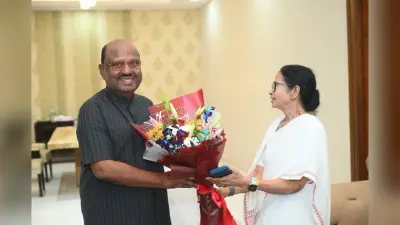 सीवी आनंद बोस से मिलीं ममता बनर्जी, बोली- आपको फिर से बंगाल आना चाहिए