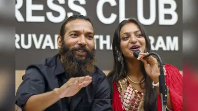 वायरल गर्ल मोनालिसा की शादी को किसने बताया ‘लव जिहाद’ ?