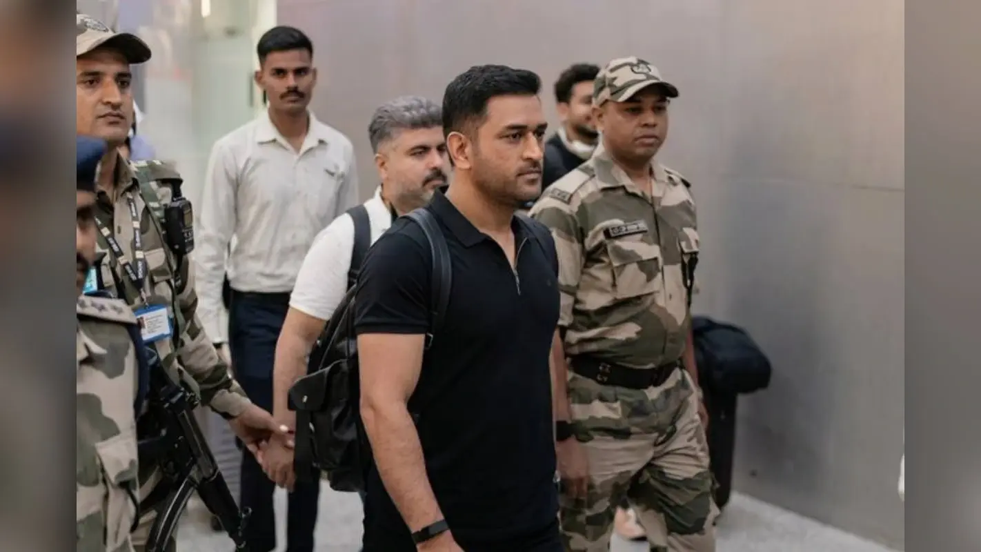 फाइनल में दिखेगा माही वे! टीम इंडिया को सपोर्ट करने अहमदाबाद पहुंचे कैप्टन कूल