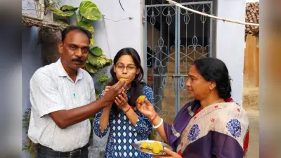 Saraikela: आंगनबाड़ी सेविका की बेटी बनी फूड सेफ्टी ऑफिसर, खुशी से पूरा परिवार गदगद